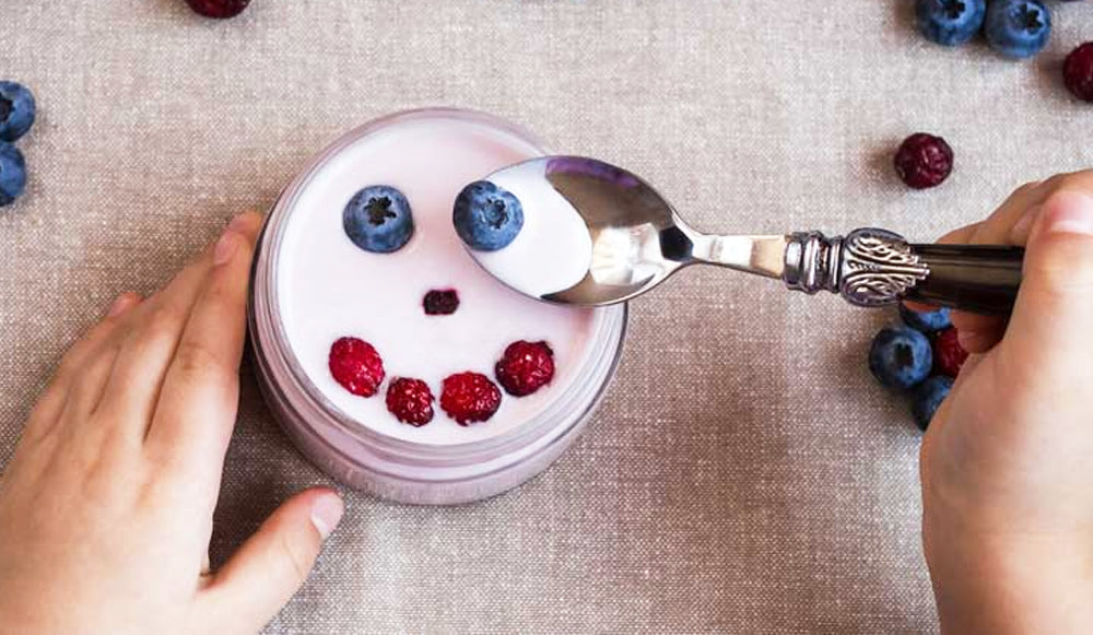 Yogurt con frutas, más que una delicia